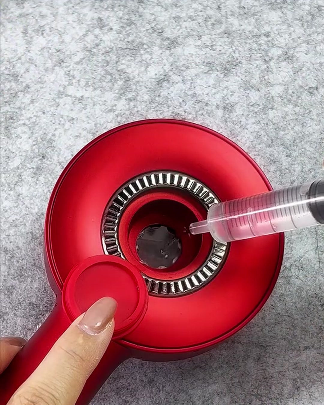 Filling the Rubra oil reservoir